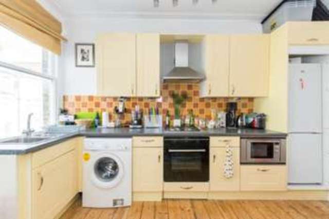  Image of 2 bedroom Flat for sale in Tournay Road London SW6 at London  Fulham, SW6 7UG