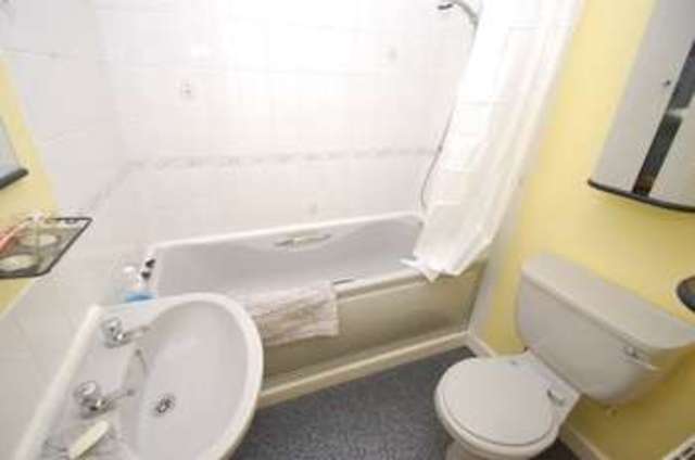  Image of 2 bedroom Town House for sale in Simmonds Rise Hemel Hempstead HP3 at Hemel Hempstead HERTS, HP3 9EA