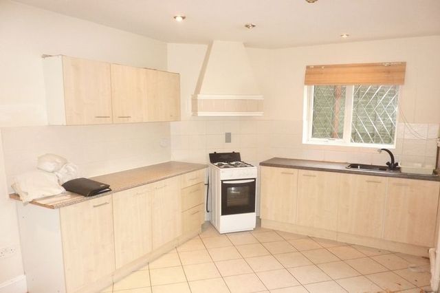 Image of 4 bedroom Semi-Detached house to rent in Trees Road Walsall WS1 at Trees Road  Walsall, WS1 3JU