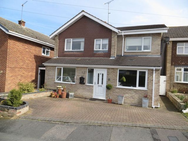  Image of 5 bedroom Detached house for sale in Twentylands Rolleston-on-Dove Burton-on-Trent DE13 at Twentylands Rolleston-On-Dove Burton-On-Trent, DE13 9AJ