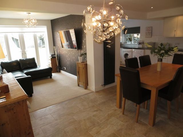  Image of 5 bedroom Detached house for sale in Twentylands Rolleston-on-Dove Burton-on-Trent DE13 at Twentylands Rolleston-On-Dove Burton-On-Trent, DE13 9AJ