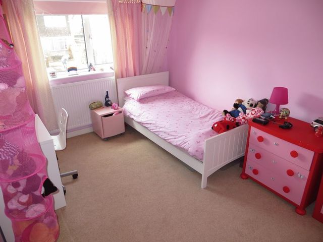  Image of 5 bedroom Detached house for sale in Twentylands Rolleston-on-Dove Burton-on-Trent DE13 at Twentylands Rolleston-On-Dove Burton-On-Trent, DE13 9AJ
