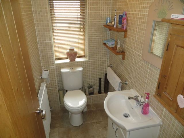  Image of 5 bedroom Detached house for sale in Twentylands Rolleston-on-Dove Burton-on-Trent DE13 at Twentylands Rolleston-On-Dove Burton-On-Trent, DE13 9AJ