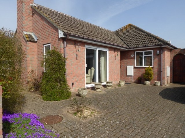  Image of 3 bedroom Detached house for sale in Valsheba Drive Fareham PO14 at Valsheba Drive  Fareham, PO14 3EJ