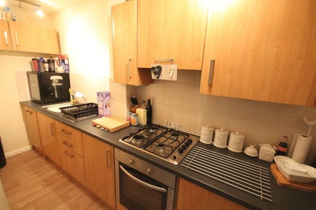  Image of 1 bedroom Flat to rent in Victoria Road Hyde Park Leeds LS6 at Victoria Road Hyde Park Leeds, LS6 1DL