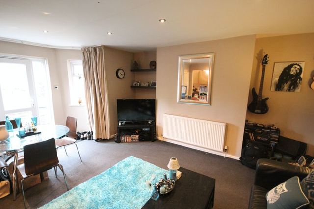  Image of 1 bedroom Flat to rent in Victoria Road Hyde Park Leeds LS6 at Victoria Road Hyde Park Leeds, LS6 1DL