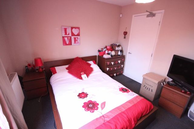  Image of 1 bedroom Flat to rent in Victoria Road Hyde Park Leeds LS6 at Victoria Road Hyde Park Leeds, LS6 1DL
