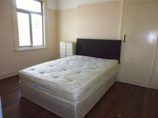  Image of House Share to rent in Waddon Park Avenue Waddon Croydon CR0 at Waddon Park Avenue  Croydon, CR0 4LW