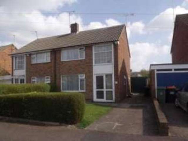  Image of 3 bedroom Semi-Detached house for sale in Walgrave Road Dunstable LU5 at Dunstable Bedfordshire Houghton Regis, LU5 4NX