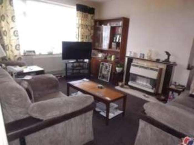  Image of 3 bedroom Semi-Detached house for sale in Walgrave Road Dunstable LU5 at Dunstable Bedfordshire Houghton Regis, LU5 4NX