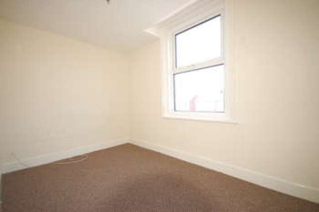  Image of 2 bedroom Flat to rent in Warley Road Blackpool FY1 at Blackpool Lancashire, FY1 2LN