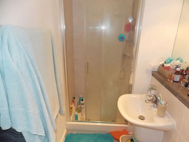  Image of 2 bedroom Flat to rent in Warton Road London E15 at Warton Road  London, E15 2JS