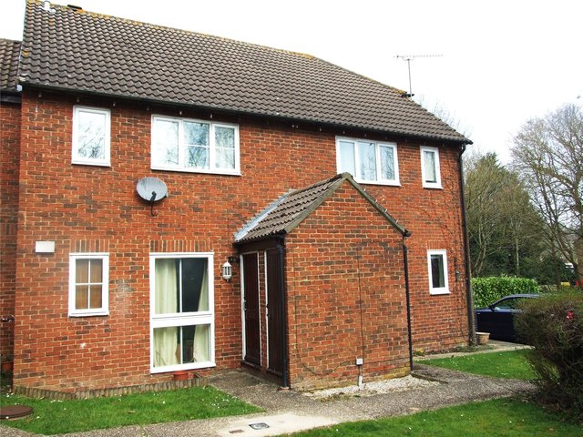  Image of 1 bedroom Maisonette for sale in Watersfield Close Lower Earley Reading RG6 at Lower Earley Reading Shinfield, RG6 4DF