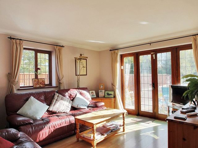  Image of 4 bedroom Property for sale in Weatherhill Common Smallfield Horley RH6 at Weatherhill Common Smallfield Horley, RH6 9JF