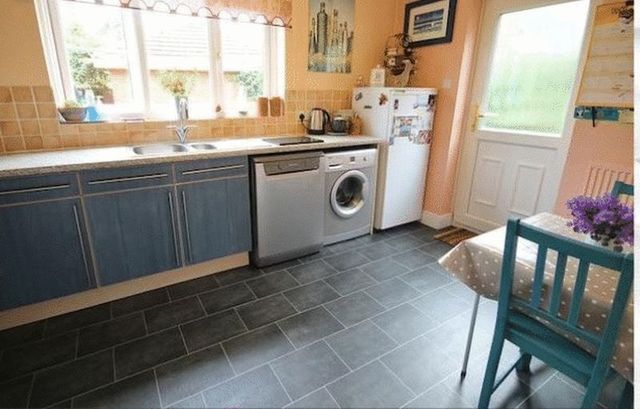  Image of 4 bedroom Detached house to rent in Well Oak Park Exeter EX2 at Well Oak Park  Exeter, EX2 5BB