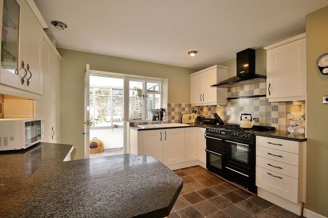  Image of 2 bedroom Cottage for sale in West End Witney OX28 at West End  Witney, OX28 1NF