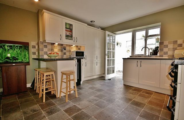 Image of 2 bedroom Cottage for sale in West End Witney OX28 at West End  Witney, OX28 1NF
