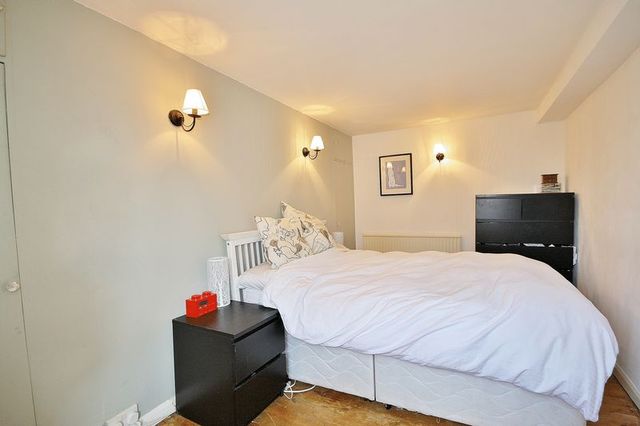  Image of 2 bedroom Cottage for sale in West End Witney OX28 at West End  Witney, OX28 1NF