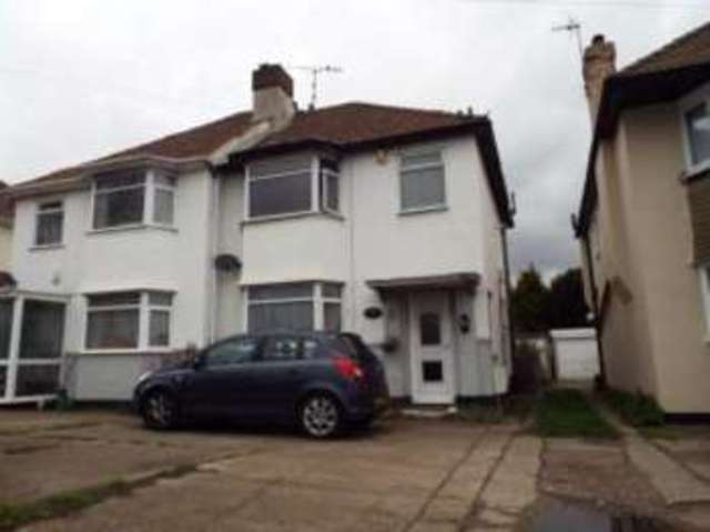  Image of 3 bedroom Semi-Detached house for sale in Prince Avenue Westcliff-on-Sea SS0 at Westcliff-on-Sea Essex Prittlewell, SS0 0JB