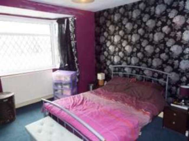  Image of 3 bedroom Semi-Detached house for sale in Prince Avenue Westcliff-on-Sea SS0 at Westcliff-on-Sea Essex Prittlewell, SS0 0JB