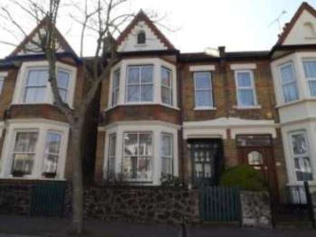  Image of 3 bedroom End of Terrace for sale in Brightwell Avenue Westcliff-on-Sea SS0 at Westcliff-on-Sea Essex Prittlewell, SS0 9EG