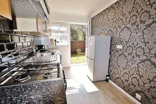  Image of 2 bedroom Flat for sale in Westmede Chigwell IG7 at Westmede  Chigwell, IG7 5LR