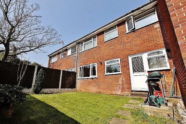  Image of 2 bedroom Flat for sale in Westmede Chigwell IG7 at Westmede  Chigwell, IG7 5LR