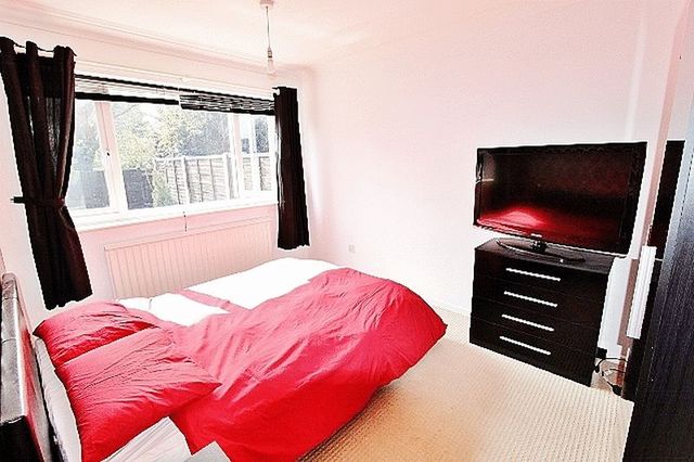  Image of 2 bedroom Flat for sale in Westmede Chigwell IG7 at Westmede  Chigwell, IG7 5LR