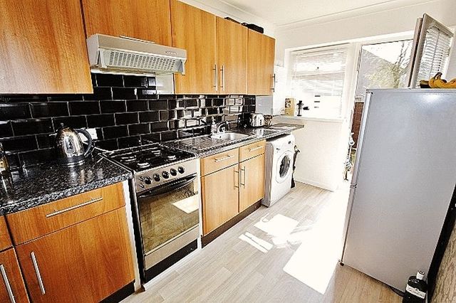  Image of 2 bedroom Flat for sale in Westmede Chigwell IG7 at Westmede  Chigwell, IG7 5LR