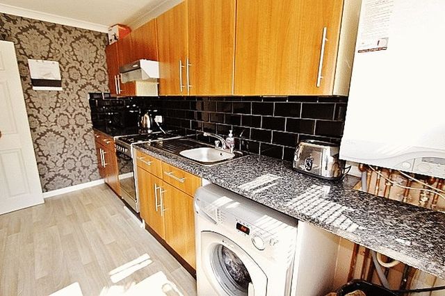 Image of 2 bedroom Flat for sale in Westmede Chigwell IG7 at Westmede  Chigwell, IG7 5LR