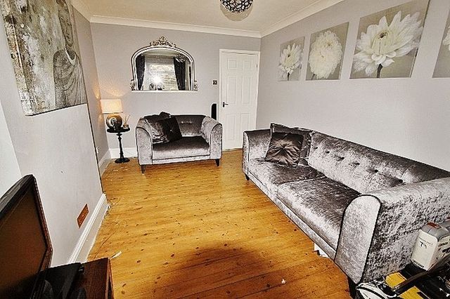  Image of 2 bedroom Flat for sale in Westmede Chigwell IG7 at Westmede  Chigwell, IG7 5LR
