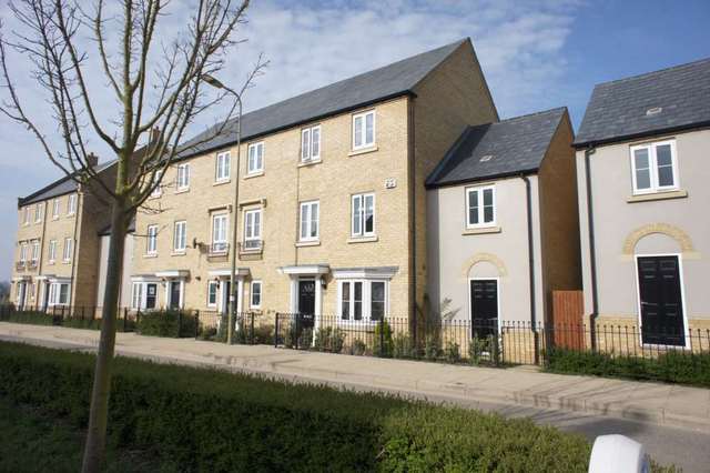  Image of 4 bedroom Semi-Detached house to rent in Whitelands Way Bicester OX26 at Whitelands Way Kingsmere Bicester, OX26 1AB