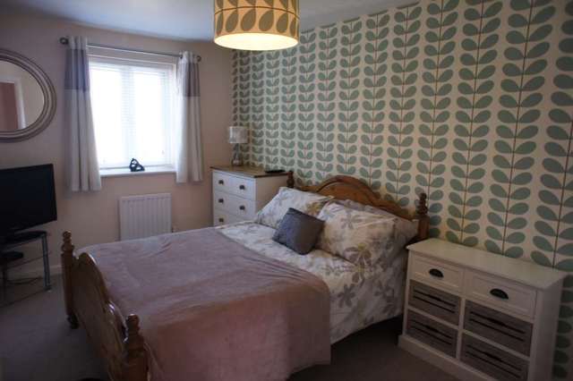  Image of 4 bedroom Semi-Detached house to rent in Whitelands Way Bicester OX26 at Whitelands Way Kingsmere Bicester, OX26 1AB