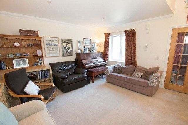  Image of 5 bedroom Detached house for sale in Willowmead Close Runcton Chichester PO20 at Willowmead Close Runcton Chichester, PO20 1NH