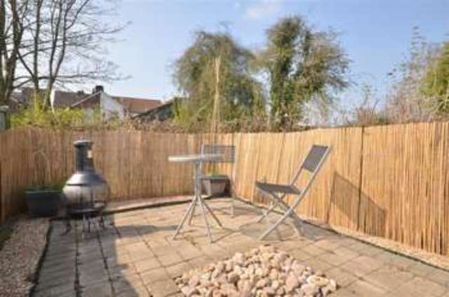  Image of 2 bedroom Detached house for sale in Windmill Close Horley RH6 at Horley Surrey Horley, RH6 9AG