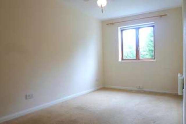  Image of 1 bedroom Flat to rent in Woodcote Road Wallington SM6 at Woodcote Road  Wallington, SM6 0PA