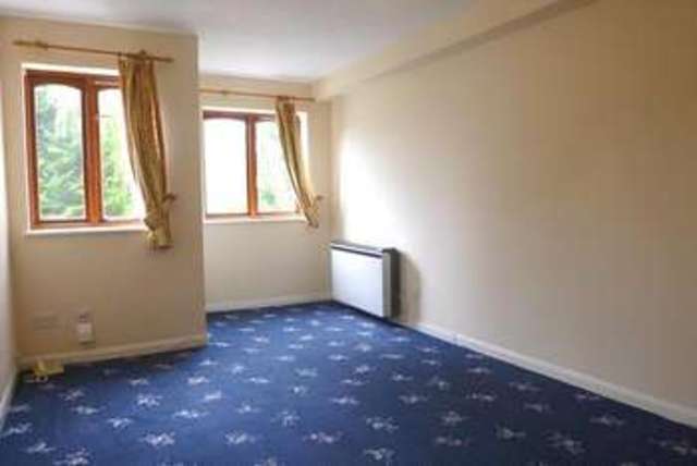  Image of 1 bedroom Flat to rent in Woodcote Road Wallington SM6 at Woodcote Road  Wallington, SM6 0PA