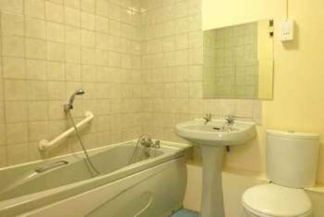  Image of 1 bedroom Flat to rent in Woodcote Road Wallington SM6 at Woodcote Road  Wallington, SM6 0PA