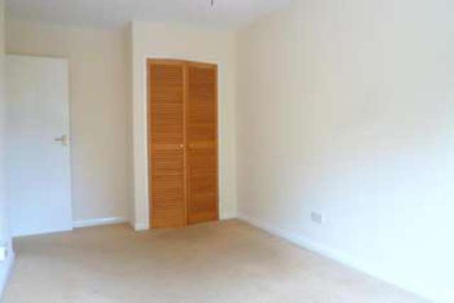  Image of 1 bedroom Flat to rent in Woodcote Road Wallington SM6 at Woodcote Road  Wallington, SM6 0PA