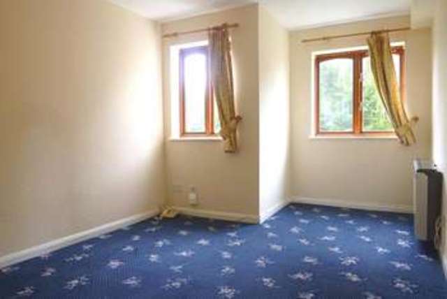  Image of 1 bedroom Flat to rent in Woodcote Road Wallington SM6 at Woodcote Road  Wallington, SM6 0PA