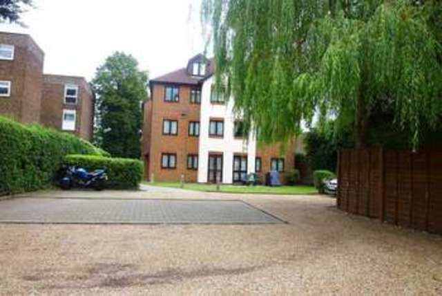  Image of 1 bedroom Flat to rent in Woodcote Road Wallington SM6 at Woodcote Road  Wallington, SM6 0PA