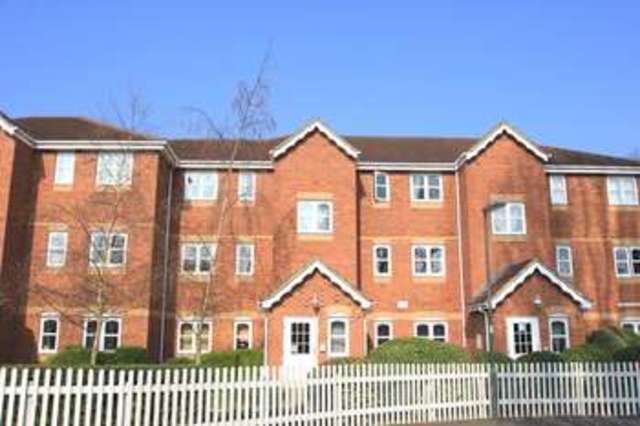  Image of 1 bedroom Flat for sale in Woodfield Road Thames Ditton KT7 at Thames Ditton Surrey, KT7 0EF