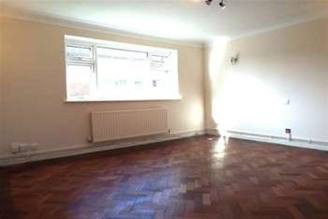  Image of 2 bedroom Flat to rent in Snakes Lane Woodford Green IG8 at Woodford Green, IG8 0DQ