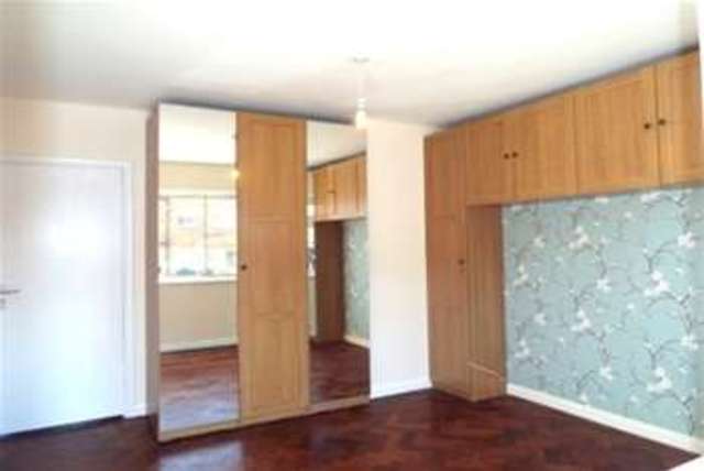  Image of 2 bedroom Flat to rent in Snakes Lane Woodford Green IG8 at Woodford Green, IG8 0DQ