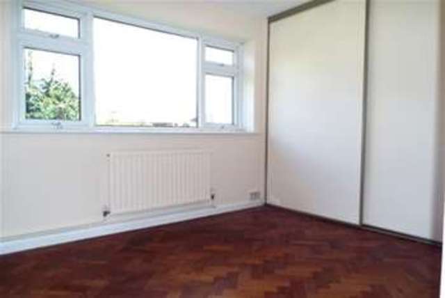  Image of 2 bedroom Flat to rent in Snakes Lane Woodford Green IG8 at Woodford Green, IG8 0DQ