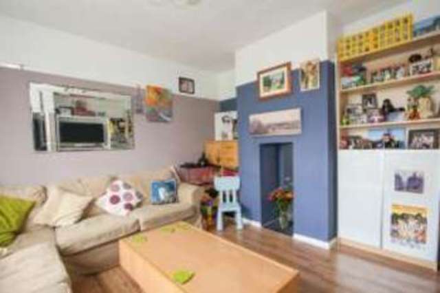  Image of 2 bedroom Detached house for sale in Worsted Green Merstham Redhill RH1 at Merstham Redhill Nutfield, RH1 3PW