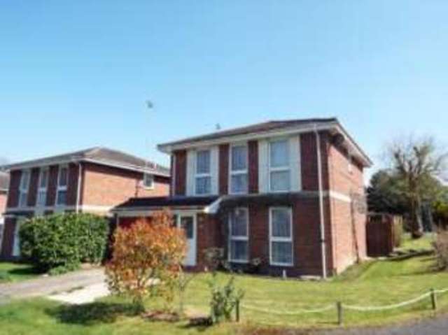  Image of 4 bedroom Detached house for sale in Wistaria Lane Yateley GU46 at Yateley Hampshire Yateley, GU46 6HY