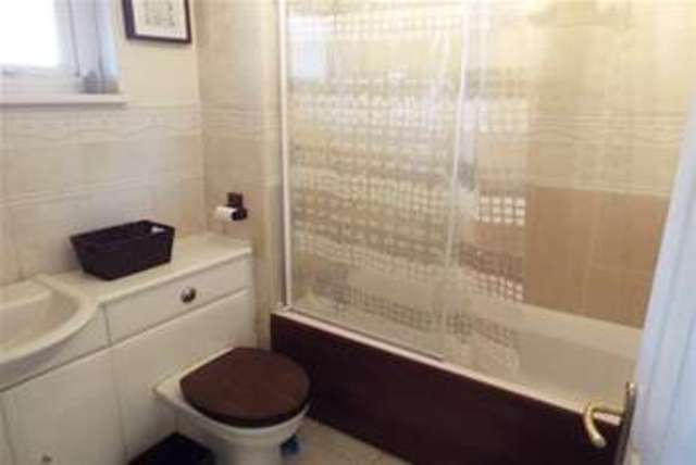  Image of 1 bedroom Flat to rent in Yew Tree Gardens Romford RM7 at Romford, RM7 9RA