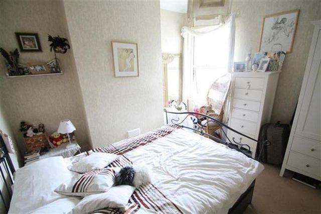  Image of 1 bedroom Flat for sale in York Road Worthing BN11 at Worthing, BN11 3EN