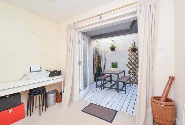  Image of 4 bedroom Terraced house for sale in Trafalgar Lane Edinburgh EH6 at Trafalgar Lane Bonnington Edinburgh, EH6 4DJ